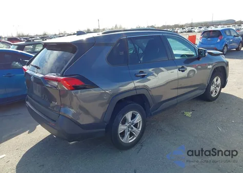 2021 Toyota Rav4 Xle z USA, uszkodzony, nr VIN 2T3W1RFV9MC097488